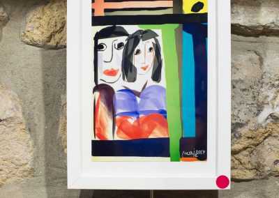 Gustoz ari dira leihotik begira