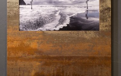 Kanpora begira leiho txiki bat zabaldu, barneko leiho handitik begiratzeko…